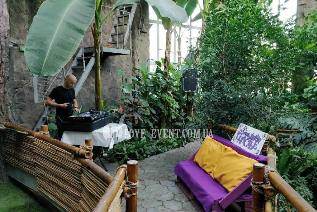 Мероприятие в оранжерее