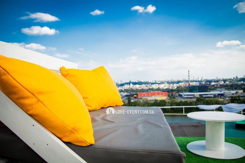 Фото Свидание - Чудо-диван на высоте