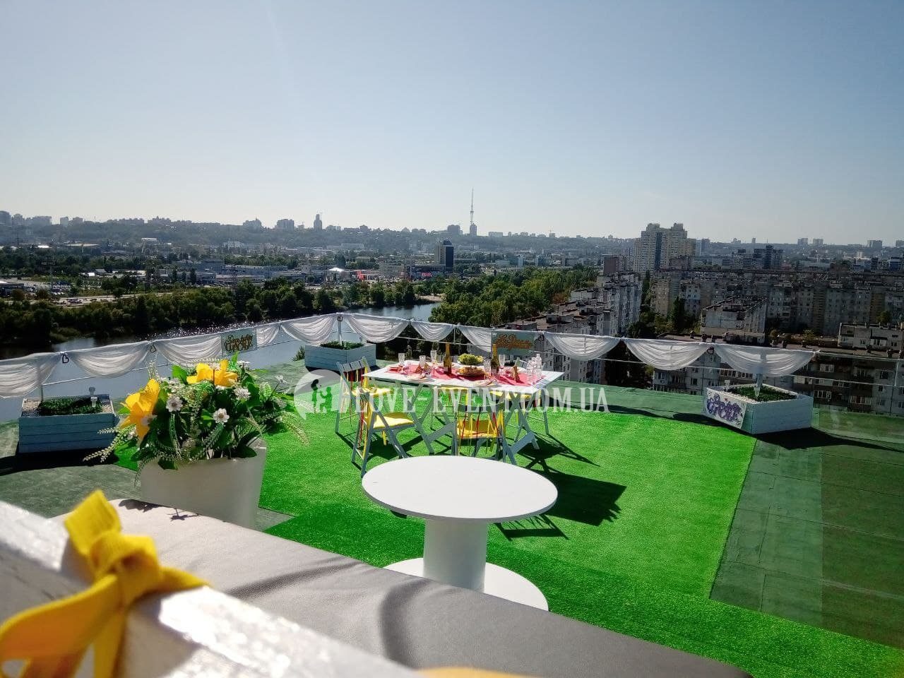 Девичник на крыше