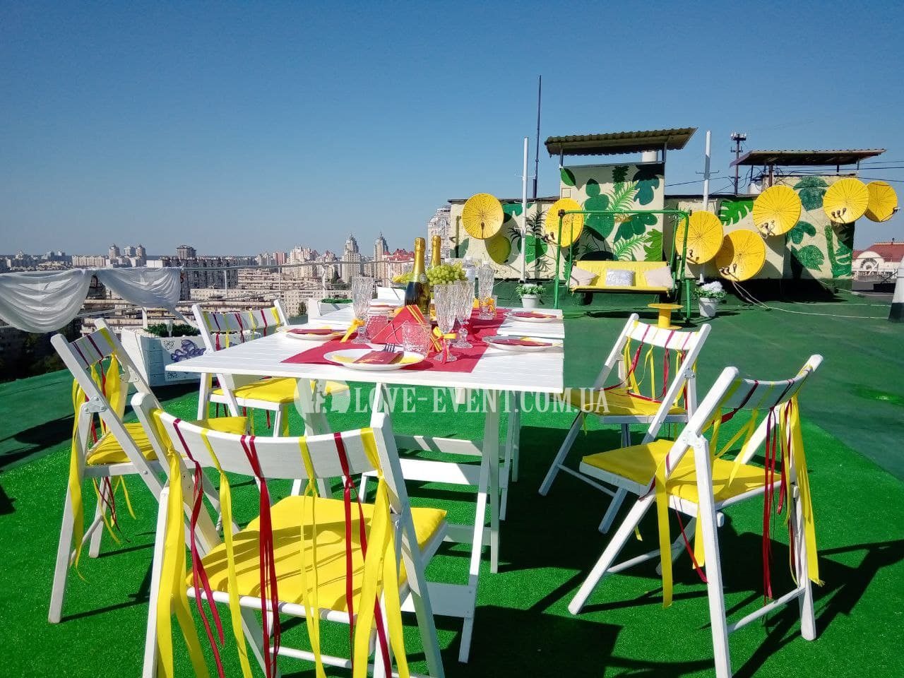 Девичник на крыше