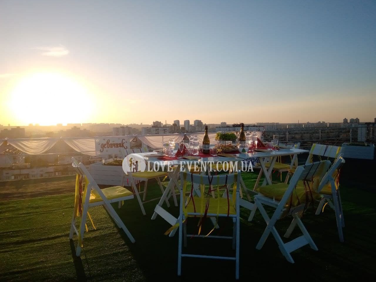 Девичник на крыше