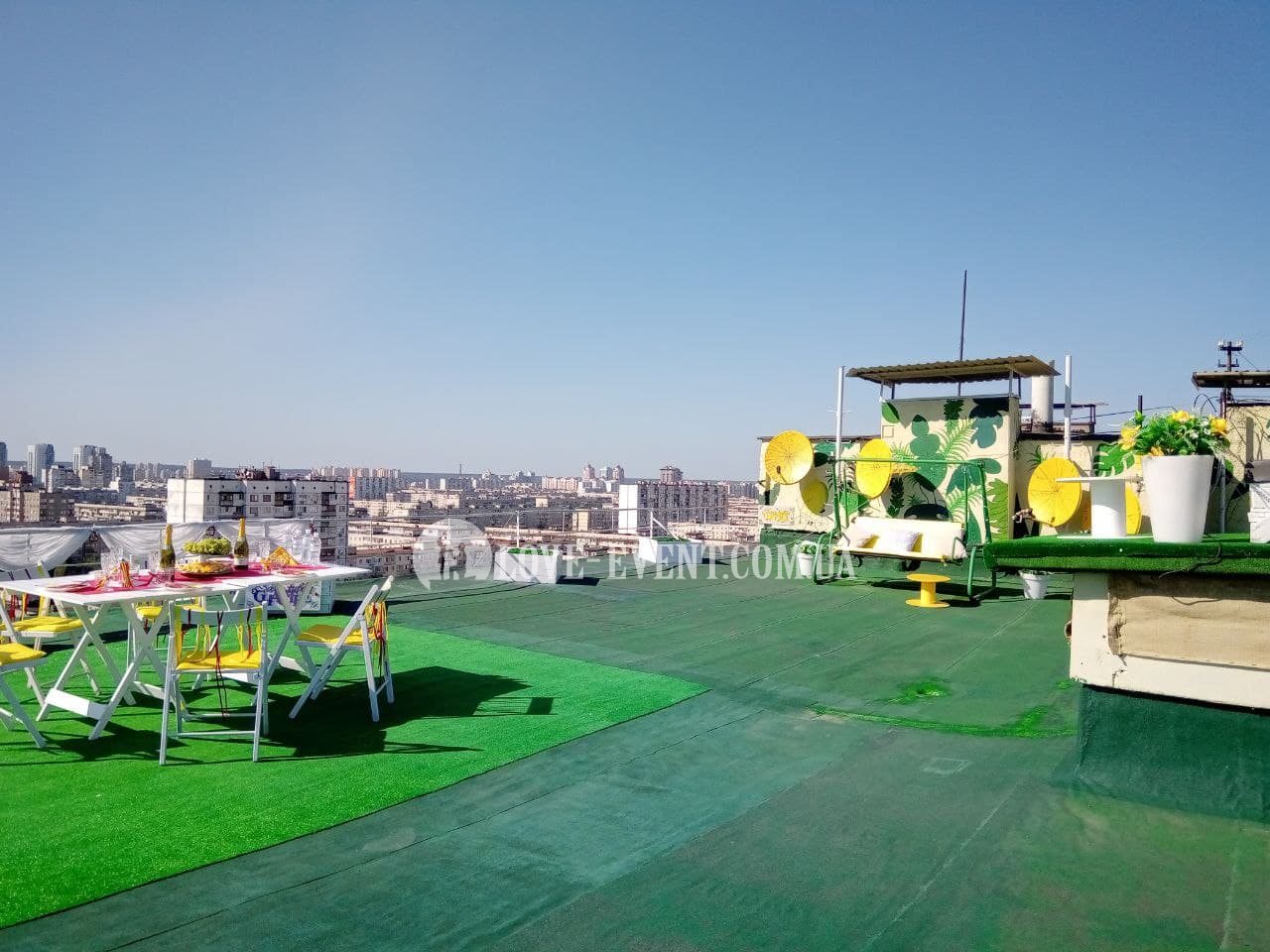 Девичник на крыше