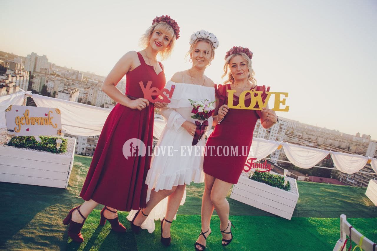 Девичник на крыше