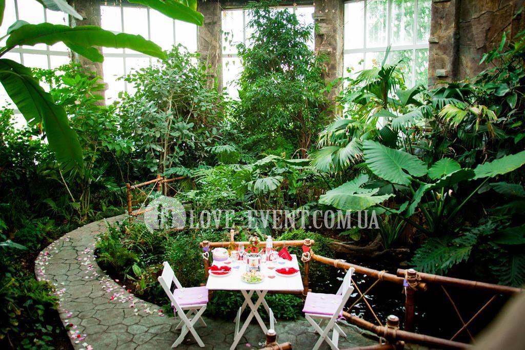 Фото Свидание в оранжерее у водопада