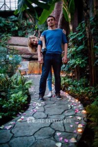 Фото гости на свидании в оранжерее