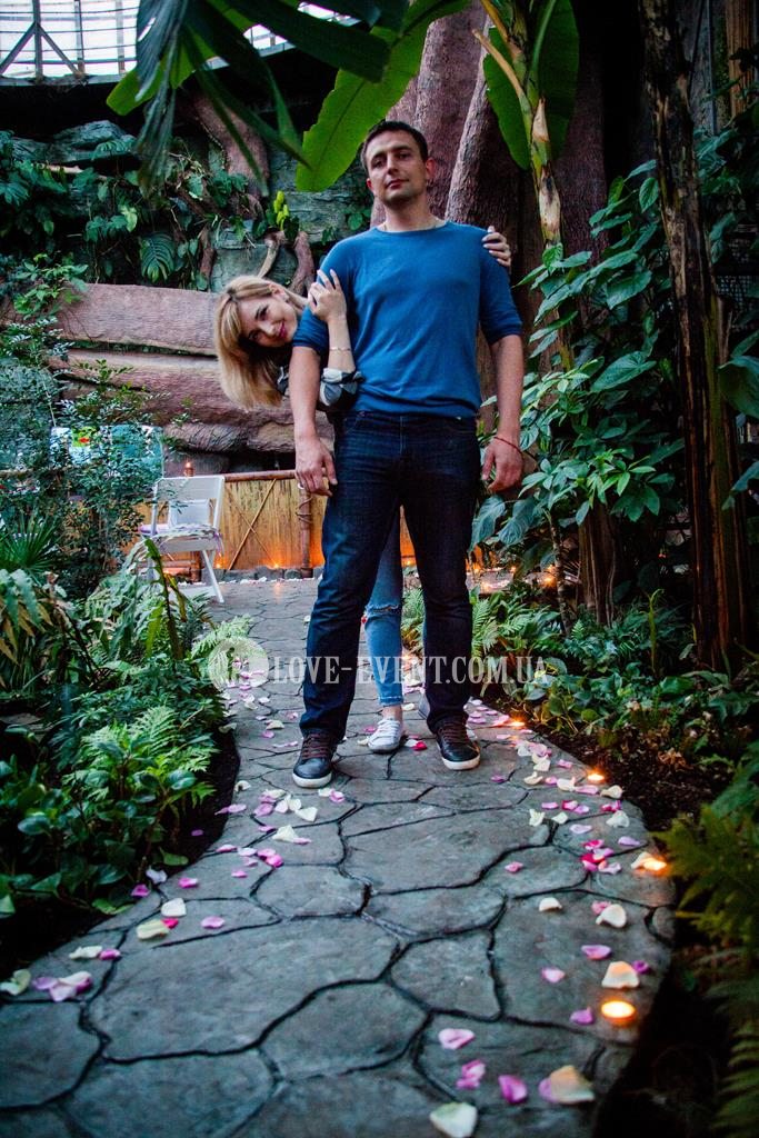 Фото гости на свидании в оранжерее