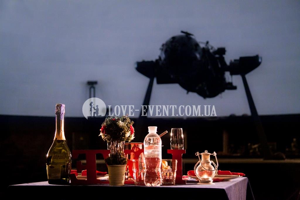 Фото Романтическое свидание в планетарии под звездами