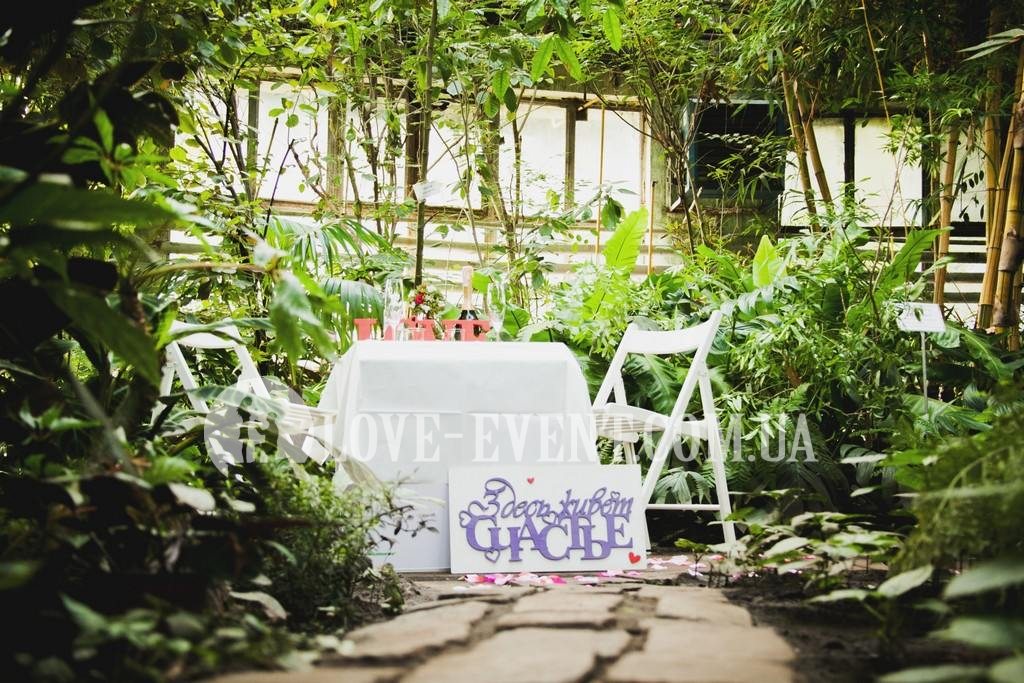 Фотография свидание в оранжерее Тропики