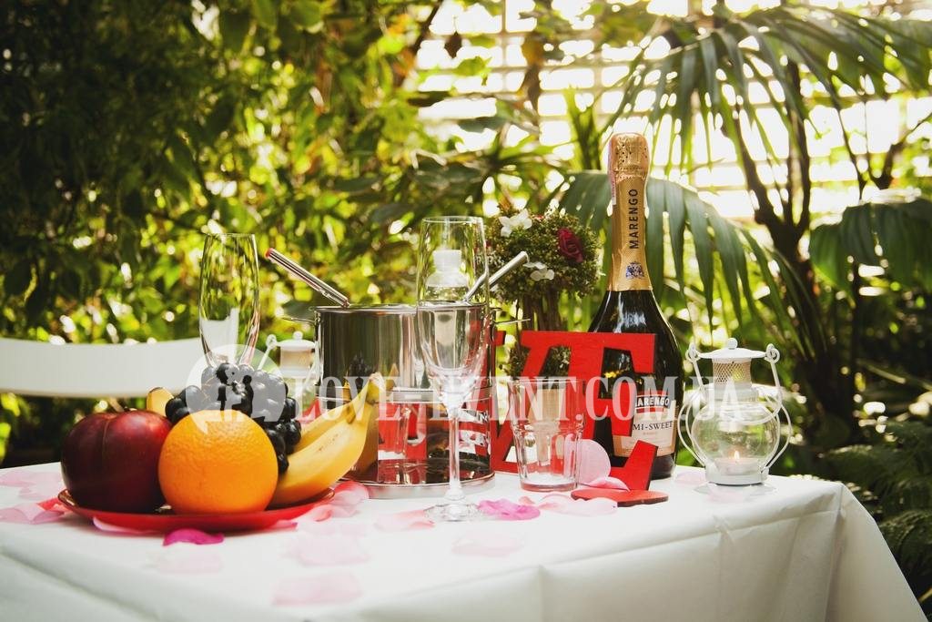 Фотография свидание в оранжерее Тропики